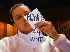 Maria Beraldo Instagram - muito feliz em ir tocar na terra de 8 dos meus irmãos na quinta que vem! 

Brasília, vem todo mundo, chama todo mundo ❤️
vai ser no @sesi.lab às 22h

vou com os incríveis 
@plim.official - bateria
@fabiosssaaa - baixo e synths

vamos tocar músicas do meu primeiro álbum e do segundo, q está chegando esse ano.

garante seu ingresso no link da bio ou storys.

nos vemos lá ✨