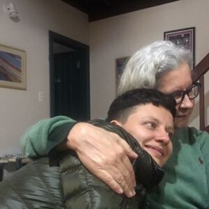 Maria Beraldo Instagram - silvinha e o mar
70 anos da pessoa mais importante da minha vida,
que por sorte é a melhor das referências que eu poderia ter.
feliz aniversário, mãe
minha admiração por - e agradecimento a - vc têm o tamanho desse mar que você tanto gosta. 
seu caminho é lindo
e é além de tudo uma grande alegria te ver vivendo!
te amo muito
muito obrigada por tudo q você me ensina desde sempre e cada dia mais. e pelos caminhos que você abriu e abre pra todas nós.
queria muito estar aí junto com você! mas estou aqui junto com você. 

um beijão!
feliz 70!
que coisa mais linda!