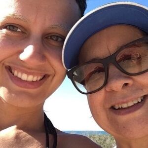 Maria Beraldo Instagram - silvinha e o mar
70 anos da pessoa mais importante da minha vida,
que por sorte é a melhor das referências que eu poderia ter.
feliz aniversário, mãe
minha admiração por - e agradecimento a - vc têm o tamanho desse mar que você tanto gosta. 
seu caminho é lindo
e é além de tudo uma grande alegria te ver vivendo!
te amo muito
muito obrigada por tudo q você me ensina desde sempre e cada dia mais. e pelos caminhos que você abriu e abre pra todas nós.
queria muito estar aí junto com você! mas estou aqui junto com você. 

um beijão!
feliz 70!
que coisa mais linda!