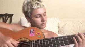 Maria Beraldo Instagram - hoje tem show guita e voz e tava lembrando das músicas que me fizeram compor as minhas e esse arranjo q fiz de something virou a minha Cavala. da pra sacar, não da? 

hoje vou cantar esse meu universo mais íntimo e compartilhar alguns caminhos, linhas, pontos, grãos e eflúvios de por onde ando e porque canto.

hoje à noite no @pulsohotel 
show 21h 
curadoria de @romulo_froes 

ainda tem ingressos na bio
vem