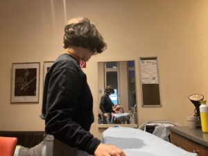 Maria Beraldo Instagram - amanhã 4 de outubro @quartabe em Berlin no @km28berlin 

marquem seus migues aqui

vai ser, está sendo, show ✨

último vídeo é ouro!