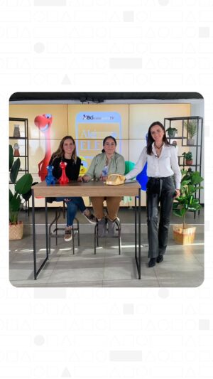 María Elena Dressel Instagram - Hoy hablamos de #ciberseguridad 🕵️ junto a Claudia Santa Ana de @microsoft Chile y Aracely Cretier de @clubdeperrosygatos.cl, quien hace pocos meses fue víctima de un malware en su tienda web.
¿Qué tan preparada está tu pyme para un ciberataque? Conoce eso y mucho más en un nuevo capítulo de #AlóElena.
