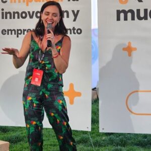 María Elena Dressel Instagram - Reposted from @icare_chile En el III Encuentro Internacional de Innovación, Emprendimiento e Inversión, más conocido como #EtMDay y que se realizó en noviembre pasado, la periodista @elenadressel conversó con Julián San Martín, vicepresidente de @entel_digital  sobre la importancia la colaboración público-privada en el desarrollo de soluciones para las necesidades de la población. 👥

En este contexto, el ejecutivo destacó la plataforma de datos desarrollada durante la pandemia para evitar la propagación del COVID-19 y que fue reconocida con el Premio Franz Edelman 2022, el "Nobel de los temas relacionados a analítica e investigación operativa", afirmó. 🥇

Esta iniciativa fue un proyecto desarrollado por el Instituto Sistemas Complejos de Ingeniería (@centro_isci y la Facultad de Medicina de la Universidad de Chile (@medicinauchile , en colaboración con el Ministerio de Ciencia, Tecnología, Conocimiento e Innovación (@min_ciencia ), el @ministeriosalud @entel 🚀

Mira la conversación completa en icare.cl o en el link del perfil.

#ICARE #ciencia #datos #EtMDay #Entel #tecnología