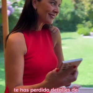 María Elena Dressel Instagram - Hola mis amores! Vengo aquí para contarles detalles de todas las maravillosas funciones de mi nuevo #galaxys24ultra de @samsungchile 
Llegó con todo para facilitarnos la vida con el translate assist o función de asistente de transcripción. Es bkn porque nos permite grabar una locución o audio de voz y crear una transcripción de lo que se dijo. Un lujito de contar con la ayuda de la #IA para nuestro día a día #tecnología #samsung #publicidad