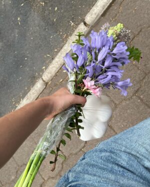 María Evoli Instagram - Martes 30 de abril 2024
Un mes retrógrado
Tengo muchas formas
A veces no entiendo
Las flores me conectan 
Hueles los nardos?