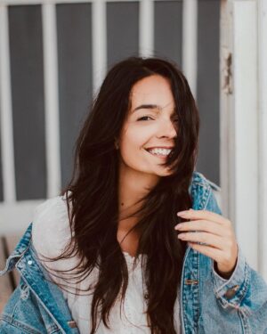 Maria Faleiro Instagram - Às vezes oiço o vento. 
Outras vezes, sinto o vento. Nesses dias, provo o meu cabelo. 
#coisasdavida #vento #recordações #outuno #cabelo #sentirventonorosto #quemnunca #sensações #boasmemorias #atriz