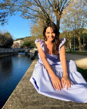 Maria Faleiro Instagram - 🌿🍀🌻
#semtítulo #sorrir #sol #primavera2021 #diasbonitos #atriz #shooting #vestidoszul #vestido #mulher #omeusorriso