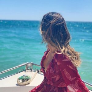Maria Faleiro Instagram - Bem-vindo Setembro, o meu mês 🦋🦀🐠
#setembro #virgem #meumês #setembrodoamor #setembrodovinho #cumplicidade #brinde #cheiroaverão #setembro2020 #mar #olharemfrente