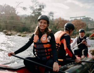 Maria Faleiro Instagram - Pelas brumas de Amarante… 
Venha 2022 repleto de bons desafios. 
#brumas #amarante #rafting #tâmega #desafios2021 #venha2022