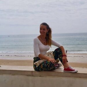 Maria Faleiro Instagram - Sobre dias e locais bonitos. Viajar é um dos grandes prazeres da vida que pode marcar-nos quando em boa companhia. Bom domingo. 
#tbt #diasbonitos #mar #azul #verde #viajar #descobrirportugal #domingo #portugal #atriz