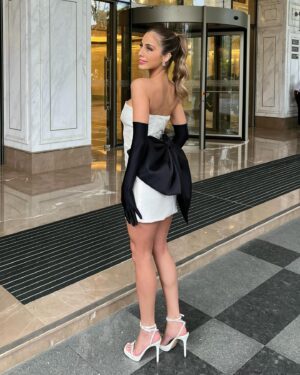 Maria Fernanda Rivero Instagram - Hoy día me sentí bellísima luciendo este hermoso vestido gracias @rojascouture ✨🤍

@missworld 
@missworld_beautywithapurpose 
@mrworld.official 
@pgloriaoficial 

#missworld
#missworld71
#71mw
#india
#beautywithapurpose #bwap #fernandarivero