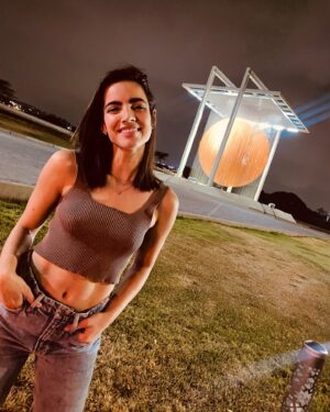 María Gabriela de Faría Instagram - Proteger y luchar por un país empieza por amarlo.
Por celebrarlo. 
Hoy celebramos nuestra independencia como venezolanos y se siente más importante que nunca. 

Celebremos la valentía que nos dio nuestra independencia en el pasado, con acciones firmes en el presente y los ojos puestos en el futuro que sólo nosotros podemos darnos. 

Se lo debemos a los jóvenes que han creído en ese futuro en los últimos años y que hoy ya no están con nosotros.
Se lo debemos a sus madres. 
Nos lo debemos a nosotros mismos. 

Creo que la mejor manera de reclamar nuestra libertad de vuelta es saliendo a votar este 28 de Julio.
Es lo único que podemos hacer en este momento por nuestra tierra, por nosotros mismos, y quedarnos de brazos cruzados no es una opción. 
Me llena de emoción pensar que vamos a demostrar por qué somos el Bravo Pueblo. 

#ManoTengoFe en nosotros. 🇻🇪❤️