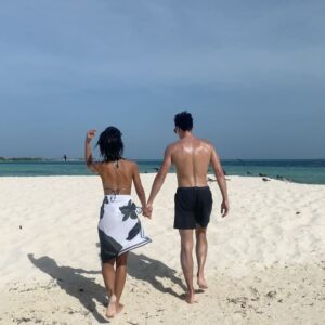 María Gabriela de Faría Instagram - Proteger y luchar por un país empieza por amarlo.
Por celebrarlo. 
Hoy celebramos nuestra independencia como venezolanos y se siente más importante que nunca. 

Celebremos la valentía que nos dio nuestra independencia en el pasado, con acciones firmes en el presente y los ojos puestos en el futuro que sólo nosotros podemos darnos. 

Se lo debemos a los jóvenes que han creído en ese futuro en los últimos años y que hoy ya no están con nosotros.
Se lo debemos a sus madres. 
Nos lo debemos a nosotros mismos. 

Creo que la mejor manera de reclamar nuestra libertad de vuelta es saliendo a votar este 28 de Julio.
Es lo único que podemos hacer en este momento por nuestra tierra, por nosotros mismos, y quedarnos de brazos cruzados no es una opción. 
Me llena de emoción pensar que vamos a demostrar por qué somos el Bravo Pueblo. 

#ManoTengoFe en nosotros. 🇻🇪❤️