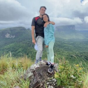 María Gabriela de Faría Instagram - Proteger y luchar por un país empieza por amarlo.
Por celebrarlo. 
Hoy celebramos nuestra independencia como venezolanos y se siente más importante que nunca. 

Celebremos la valentía que nos dio nuestra independencia en el pasado, con acciones firmes en el presente y los ojos puestos en el futuro que sólo nosotros podemos darnos. 

Se lo debemos a los jóvenes que han creído en ese futuro en los últimos años y que hoy ya no están con nosotros.
Se lo debemos a sus madres. 
Nos lo debemos a nosotros mismos. 

Creo que la mejor manera de reclamar nuestra libertad de vuelta es saliendo a votar este 28 de Julio.
Es lo único que podemos hacer en este momento por nuestra tierra, por nosotros mismos, y quedarnos de brazos cruzados no es una opción. 
Me llena de emoción pensar que vamos a demostrar por qué somos el Bravo Pueblo. 

#ManoTengoFe en nosotros. 🇻🇪❤️