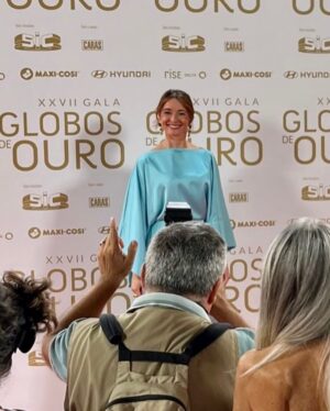 Maria João Pinho Instagram - Noite de Globos 🌕

Para que a noite me fosse bonita tive o prazer de ter comigo o meu querido @emidio_miguel , a @campos.apa , a @amelieautheatre a @helenavazpereira • @griffehairstyle e a @cristinagomes.makeup e a @mango 

Muito obrigada!

#globosdeouro 

. @sicoficial @globosdeouro @artistglobalmanagement 

📸 @guilhermedcarv