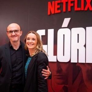 Maria João Pinho Instagram - O João Pedro Vaz e eu a contrariarmos as nossas personagens Ramiro e Sofia. Obrigada João❤️ #glorianetflix 

@netflixpt @spi_oficial @glorianetflixpt #sofia&ramiro