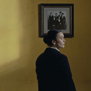 Maria João Pinho Instagram - Quinta-feira, 12 de Outubro, chegou às salas de cinema portuguesas A SIBILA. 

Trata-se da adaptação do romance homónimo de Agustina Bessa-Luís, que retrata a relação entre uma jovem escritora e a sua tia, personagens vibrantes inspiradas em figuras reais, a viver no interior norte de Portugal em meados do século XX. Sentimentos de ciúme, admiração e o complexo magnetismo entre duas mulheres fortes são retratados magnificamente pela grande escritora portuguesa no seu livro mais icónico, adaptado ao cinema com grande precisão por Eduardo Brito, responsável pelo argumento e realização. 

O elenco é vasto e estelar: Maria João Pinho, Joana Ribeiro, Raimundo Cosme, Simão Cayatte, Sandra Faleiro, João Pedro Vaz, Diana Sá, Emília Silvestre, Ricardo Vaz Trindade, Marcello Urgeghe, Madalena Aragão, Rui Neto, Dinis Gomes, Rita Martins, Gustavo Sumpta, Valdemar Santos, Mariana Costa, Ricardo Lagartinho Lopes; e com a participação especial de Ana Padrão. 

Agradeço a toda a equipa por todo o companheirismos, e um agradecimento especial ao Francisco Veloso ❤️

Convido-vos a assistir ao filme, agora nos cinemas! ✨

Fotografias da estreia @yolgasmaria 

@leopardofilmes @rtppt @artistglobalmanagement