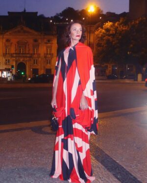 Maria João Pinho Instagram - Que noite maravilhosa, tantos encontros, reencontros com amigos e colegas. Celebrámos a vida e a arte.
Estou muito feliz!
Obrigada @xanaguerra pelo styling 💥 obrigada @m.alves.goncalves por este MARAVILHOSO vestido 💥obrigada @griffehairstyle por tanto amor e por estas belas ondas 💥 obrigada @nanabenjamin_makeupartist por me teres deixado radiante com a tua makeup 💥 obrigada @mymimulisbon pela mala 💥 obrigada @yolgasmaria por esta linda fotografia 💥 obrigada @artistglobalmanagement por estarem sempre comigo. 

@globosdeouro @sicoficial @sic.caras #sic #globosdeouro