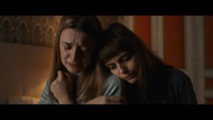 Maria João Pinho Instagram - O terceiro episódio da série PRAXX já está disponível na @opto.sic 
❌❌❌❌❌❌❌❌ ❌❌❌❌

Estas  personagens foram abraçadas por nós com muito amor, respeito e coragem. Eu tive a sorte e o privilégio de estar ao lado da incrível, generosa e enorme @nenaavelhahiena e juntas construímos uma história que já mais esqueceremos. A nossa querida e talentosa @catarinalopesrebelo estava sempre connosco, fomos  abraçadas por uma realizadora única @pat.sequeira que nos faz ir mais além e nos ampara em todos os momentos e é nessa confiança que avançamos. A luz que nos envolve  é do @fabiomotadop que fez um trabalho maravilhoso. E todas as equipas incríveis que sempre estiveram connosco e tanto colo nos deram, obrigada a todos ❤️

@santaritafilmesportugal @sicoficial @opto.sic @artistglobalmanagement