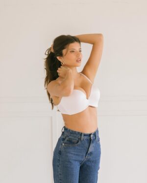 Maria Katarina Instagram - new for @upbra by @ohcanario 🩷
