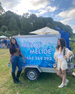 María Lamela Instagram - @trasanfest recap🤠con bonus track de sorteo en Corvite   saíu voando a sombrilla ⛱️⛱️