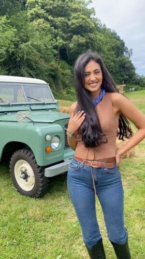 María Lamela Instagram - Hoy en el capítulo de amigas que se implican en tu contenido tenemos a @elsunnn descojonada viva en el @trasanfest 🤠🌲🌲