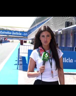 María Lamela Instagram - 🏍️Me estalla el ilusionómetro 🏍️ muy muy agradecida de estar aquí a @lasexta 💚💚💚 @motogp