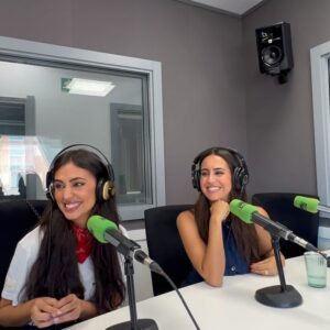 María Lamela Instagram - El ‘Microdramas’ tour ha empezado 🚎🚎
Con @efe_noticias y @ondacero Valencia como aplaudidoras profesionales al unísono 👏🏼👏🏼