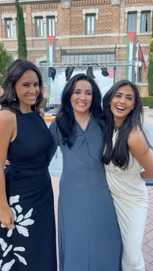 María Lamela Instagram - Las spanish girls os esperan mañana en la feria del libro 💃🏽💃🏽💃🏽📚