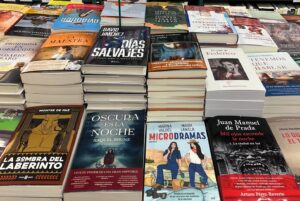 María Lamela Instagram - 3,2,1… ¡HABLANDO! ¡Hemos salido a la venta! ✨✨📚MICRODRAMAS es una realidad tangible a vuestro alcance y ya os está esperando en vuestras librerías. Y lo que viene siendo llorar de emoción es la segunda foto, al lado de Federico ❤️ un sueño hecho realidad que culmina y empieza hoy ✨ YA ESTÁIS TARDANDO EN IR A POR EL VUESTRO Y COMPARTIR CON NOSOTRAS VUESTROS MICRODRAMAS PERSONALES 🤞🏽 os esperamos el 15 de junio en la Feria del Libro de Madrid de 12 a 14h. No faltéis ❤️ @mrediciones