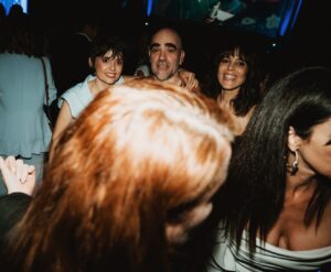 María Luisa Mayol Instagram - Gracias @hbomaxes. Linda noche celebrando la grandeza de lo ya hecho y la ilusión de lo que está por venir. 
Gracias @davidxdyp por ser tan maravilloso. Qué suerte tengo de tenerte cerca. Eventazo de alto nivel @dypcomunicacion, los mejores SIEMPRE 🌟
Gracias @victorlafuentephoto por las lindas fotos. 

Gracias siempre al mejor equipo del mundo mundial  @capelliercapellier @elleme @ysl @robertosiguero @lucerohurtadonails @albanavamakeup @lancomeofficial @beautyexpertlancome @melturlay @nenasanzraab @kuranda_agencia @noeliasalc @adelaidecarlo