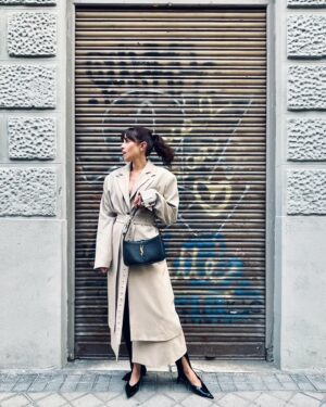 María Luisa Mayol Instagram - Exterior, calle. 
Antes de la premier de “Las largas sombras” una serie maravillosa con unas interpretaciones majestuosas. 
Bravas todas.! 10 de mayo por @disneypluses no se la pierdan! 

Thank you to all the team:
Clothes by @capelliercapellier by @rokhofficial @hm @ysl 
photography @eduramirezc 
Nails @lucerohurtadonails 
Make up @robertosiguero @beautyexpertlancome @lancomeofficial 
@nenasanzraab 
@kuranda_agencia 
#premier #makeup #laslargassombras #madrid #actriz