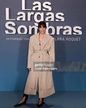 María Luisa Mayol Instagram - Exterior, calle. 
Antes de la premier de “Las largas sombras” una serie maravillosa con unas interpretaciones majestuosas. 
Bravas todas.! 10 de mayo por @disneypluses no se la pierdan! 

Thank you to all the team:
Clothes by @capelliercapellier by @rokhofficial @hm @ysl 
photography @eduramirezc 
Nails @lucerohurtadonails 
Make up @robertosiguero @beautyexpertlancome @lancomeofficial 
@nenasanzraab 
@kuranda_agencia 
#premier #makeup #laslargassombras #madrid #actriz