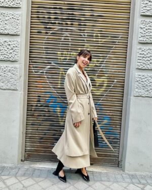 María Luisa Mayol Instagram - Exterior, calle. 
Antes de la premier de “Las largas sombras” una serie maravillosa con unas interpretaciones majestuosas. 
Bravas todas.! 10 de mayo por @disneypluses no se la pierdan! 

Thank you to all the team:
Clothes by @capelliercapellier by @rokhofficial @hm @ysl 
photography @eduramirezc 
Nails @lucerohurtadonails 
Make up @robertosiguero @beautyexpertlancome @lancomeofficial 
@nenasanzraab 
@kuranda_agencia 
#premier #makeup #laslargassombras #madrid #actriz