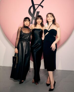 María Luisa Mayol Instagram - Ayer en la galería de arte veta fue la presentación de #Loveshine de @yslbeauty con una espectacular fiesta encabezada por sus dos bellas embajadoras @aitanax y @milenasmitm 
Gran noche a cargo de los mejores del mundo @dypcomunicacion que se lucen con sus espléndidos eventos del glamour. GRACIAS  mi @davidxdyp por cuidarme y mimarme tanto 🖤 
Photo @andresgarlujan 
#makeuplook @evaescolanomkp para @yslbeauty #yslbeauty @jesus_pyn 
Styled by @capelliercapellier @ysl @_wolflamb_ @hardot_official @aristocrazy 
@kuranda_agencia @desireefina @anitagargal 🖤