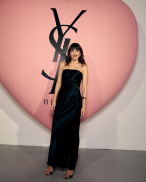 María Luisa Mayol Instagram - Ayer en la galería de arte veta fue la presentación de #Loveshine de @yslbeauty con una espectacular fiesta encabezada por sus dos bellas embajadoras @aitanax y @milenasmitm 
Gran noche a cargo de los mejores del mundo @dypcomunicacion que se lucen con sus espléndidos eventos del glamour. GRACIAS  mi @davidxdyp por cuidarme y mimarme tanto 🖤 
Photo @andresgarlujan 
#makeuplook @evaescolanomkp para @yslbeauty #yslbeauty @jesus_pyn 
Styled by @capelliercapellier @ysl @_wolflamb_ @hardot_official @aristocrazy 
@kuranda_agencia @desireefina @anitagargal 🖤