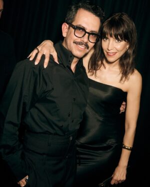 María Luisa Mayol Instagram - Ayer en la galería de arte veta fue la presentación de #Loveshine de @yslbeauty con una espectacular fiesta encabezada por sus dos bellas embajadoras @aitanax y @milenasmitm 
Gran noche a cargo de los mejores del mundo @dypcomunicacion que se lucen con sus espléndidos eventos del glamour. GRACIAS  mi @davidxdyp por cuidarme y mimarme tanto 🖤 
Photo @andresgarlujan 
#makeuplook @evaescolanomkp para @yslbeauty #yslbeauty @jesus_pyn 
Styled by @capelliercapellier @ysl @_wolflamb_ @hardot_official @aristocrazy 
@kuranda_agencia @desireefina @anitagargal 🖤