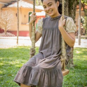 Maria Luiza Galhano Instagram - Vem chegando Além da Ilusão! 
Também vai chegar LETÍCIA 🥰
Filha de Onofre👉 @guisilva_art e de  Felicidade👉 @carlacristinateatro
Me: 1 fase / @1larissanunes 2 fase
.
Foto: globo/ Fábio Rocha
.
@alessandrapoggiautora 
@tvglobo 
.
#alémdailusão #noveladas6 #marialuizagalhano 
#atrizmirim #agenciadesir #teamdesir #idactors
#redeglobotv