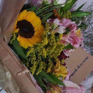 Maria Luiza Galhano Instagram - A toda a equipe de Além da Ilusão e toda equipe da @tvglobo , GRATIDÃO 🥰 #sextamos com essas flores ❤
.
.
#alemdailusao #tvglobo #globoplay
#marialuizagalhano #flowers #gratidao #noveladas6