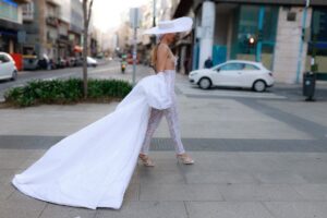 María Mera Instagram - 🤍 Venus de Blanco 🤍
@maria_mera

Premios Mestre Mateo 2024 @academiagalegaa 
GRACIAS equipo !!!!!!
.
.
Deseño @de_los_aires 
Estilista @nataliaalcayde 
Maquillxe e Pelo @moi_freire_ 
Bordado ao aire @zeltiaaoaire 
Sombreiro artesanal @julia_vilarino_ 
Coidado da pel @anamancebo_ 
Coidado do pelo @juliagpeluqueria 

📸 @rayonubesol_photo 
.
.
 #mariamera #delosaires #venusdeblanco #artesaníadegalicia #modagalega #venusenblanco#premiosmestremateo24 #premiosmm24