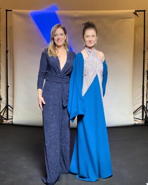 María Molins Instagram - Anoche fue la Gala dels Premis Gaudí.
Enhorabuena a tod@s l@s nominad@s y l@s premiad@s!!
Hubo tiempo para la reivindicación: la inclusividad, los espacios libres de abusos, el alto a la violencia en Gaza…
También hubo espacio para el recuerdo de las personas que nos han dejado, como mi querido Ventura Pons. Gràcies #mercèpons 🫶
Y sobretodo para celebrar una año de cine por todo lo alto..

Gracias por tu mirada siempre acertada @patriciamonne amiga!❤️
Gracias @maite.casademunt por vestirme de @lolacasademunt y hacerme sentir segura on stage con un mono 🌟🫶🔝 y los pendientes 😍
Sois muy grandes ❤️
Gracias @montseboq eres una de las mejores maquilladoras que conozco 🌟
Gracias @newlookbarcelona por cuidar mi pelo y por peinarme con tanto arte @by_alexcortes @helena.bynewlookbcn 
Gracias queridos @alejandra_svensson @dr.justoalcolea por enseñarme a cuidar mi piel como lo hacéis en @clinica_alcolea 

🌟🌟🌟🌟🌟🌟🌟🌟🌟🌟🌟🌟🌟

Ahir a la nit vam celebrar el cinema a la gala dels XVI premis Gaudí 

Enhorabona a totes les películes nominades y a les premiades!!!
Tenim un nivell molt alt de bon cinema.
A la gala hi va haver espai per a la reivindicació, pel record (estimat Ventura Pons), i sobretot per a la celebració d’un any farcit de talent.
Gràcies Mercè Pons per acompanyar-me en aquest petit homenatge que li vam fer al nostre estimat Ventura. Vaig escriure el text intentant que hi sortíssin les 33 películes que ell va dirigir..

@idolyagency_official 
#premisgaudi2024 #gala #galapremisgaudi #cinema #cine #cinemacatalà #actress #actriu #actriz #lovemyjob
