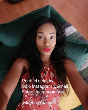 María Nela Sinisterra Instagram - Perdí  mi cel sólo  Instagram. Gracias