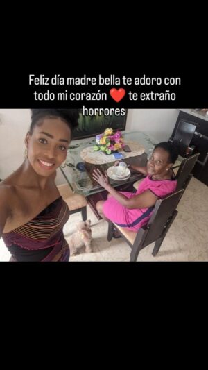 María Nela Sinisterra Instagram - Feliz día a las mamis bellas, en especial a la mía