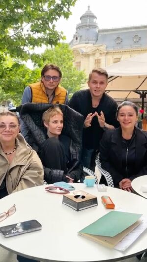Maria Obretin Instagram - 🎬 Îi cunoașteți din filme, de la televizor sau de la teatru. Ce vrem să vă spunem este că nu îi unesc doar aplauzele și reflectoarele, ci și iubirea pentru animale! 😍 @carmentbrana, @bugnarlia, @obretinmaria, @maticiuc_codin și @mariusmanoleoficial vă invită la evenimenul ADOPTĂ LA ARENĂ, pe 26 mai, între 10:00-18:00, la Arena Națională, unde vom organiza și un Cros la care puteți participa alături de câinii voștri. 😍 Noi și cățeii ASPA le suntem recunoscători pentru susținere. 
Detalii eveniment aici: https://is.gd/4Y5JvX 

#AdoptalaArena #adoptauncatelASPA #adoptieresponsabila