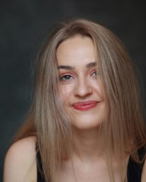 Maria Ryaboshapka Instagram - With the smile everything becomes better, let's smile 😌
 
Photo by @sashazinevich
 
#Prince #actress #mariariaboshapka