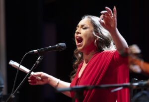 María Terremoto Instagram - Espectacular inauguración del 25 Aniversario de los Jueves Flamencos con la jerezana @mariaterremoto.mt y su 'Cantaora'.

En él deja a un lado los artificios musicales y los guiones para presentarse de la manera más tradicional posible, con el acompañamiento de la guitarra de @nonojero_oficial y las palmas de Manuel @m.cantarote y @juandiegovalenciavargas, creando con el espectador una línea directa sin interferencias. 

📷 @remediosmb / @blackvegastudio