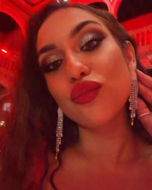 María Terremoto Instagram - Gracias a @fundacioncajasol por invitarme a este evento tan precioooosooooo🌹 
Os dejo RECAP de algo de la nocheeee🥂🥂🥂🥂🥂🥂🥂🥂🥂🥂🥂🥂🥂🥂

1. YO 🐇 
2. La Jessica 👠
3. Otravé yo rodeaita de claveles 🌹
4. Ruedessita preligroso 🥂
5. Esperando la cenita deliciosaaaa 😋
6. Mis taconcitos del 29, pero son de princess🤗
7. Yo en el coche haciéndome la guapi 🥲

👗: @_siguemeee