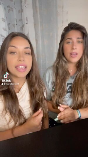 María Terremoto Instagram - Ratitos con mi mitad 👯‍♀️🧚🌸✨
Este temita…. ✨✨✨✨✨💚💚💚💚💚🥀🥀🥀🥀🎀🎀🎀