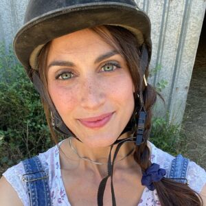 Maria Valentina Principi Instagram - Sun kissed ☀️ 
Versione cavallerizza 🐴
.
.
.
.
.

#selfie #italianactress #italianmodel #selfietime #selfiegram horseriding #horse #horses #equestrian #horsesofinstagram #equestrianlife #horselove #horselover #equine #pony #horselife #instahorse #horserider #cheval #horsepower #horseofinstagram #love #riding #equestrianstyle #horsegirl #photography