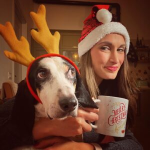 Maria Valentina Principi Instagram - *Conciati per le feste* 
•••🎅🏼🎄✨🎁🎈•••
.
La tazza è dello shop online di @gardaland
.
.
#christmasdogs #gardaland #gardalandwintermagic #christmasdogsofinstagram #christmashome #christmashomedecor #ilovemydog #nataleinfamiglia #cappellinatalizi #addobbinatalizi #pele #mydogandme #christmasphotography